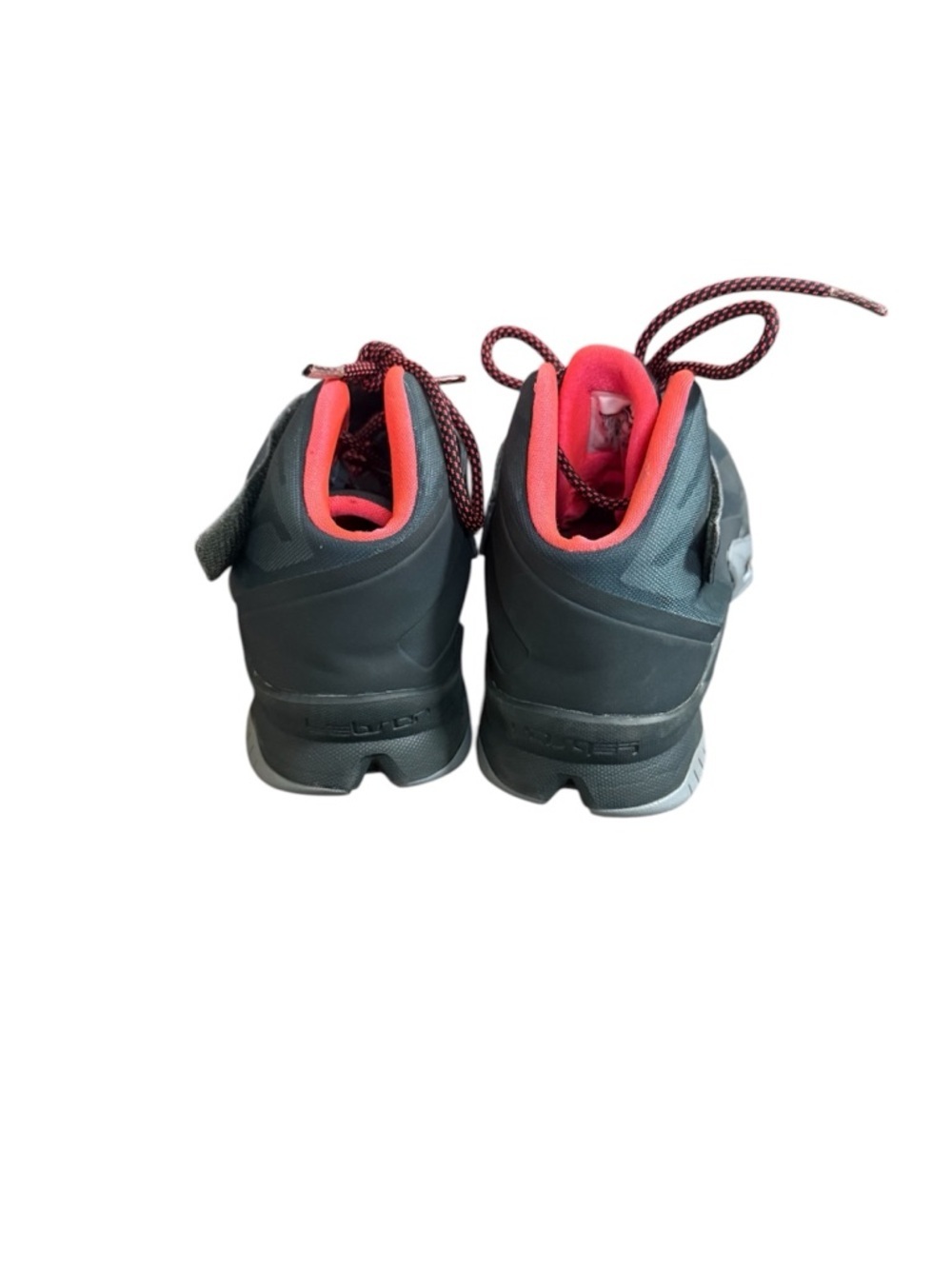 Nike LeBron James Youth Basketball Shoe - Picture 5 of 7